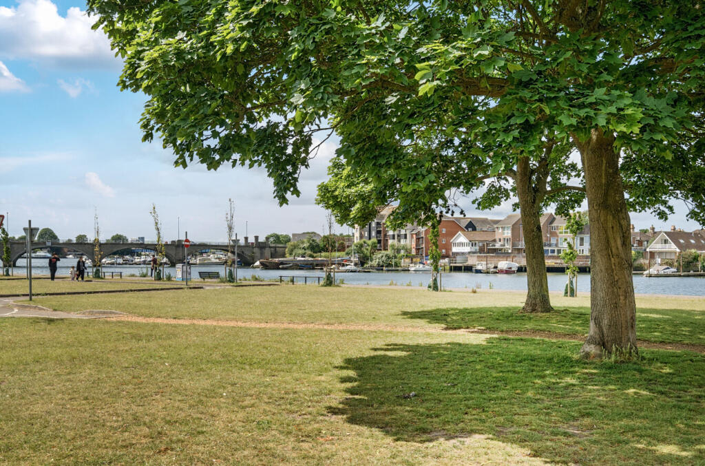 Main image of property: Manor Farm Road, Bitterne Park, Southampton, Hampshire, SO18