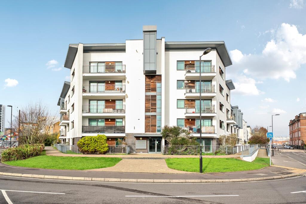 Main image of property: Andersons Road, Southampton, Hampshire, SO14