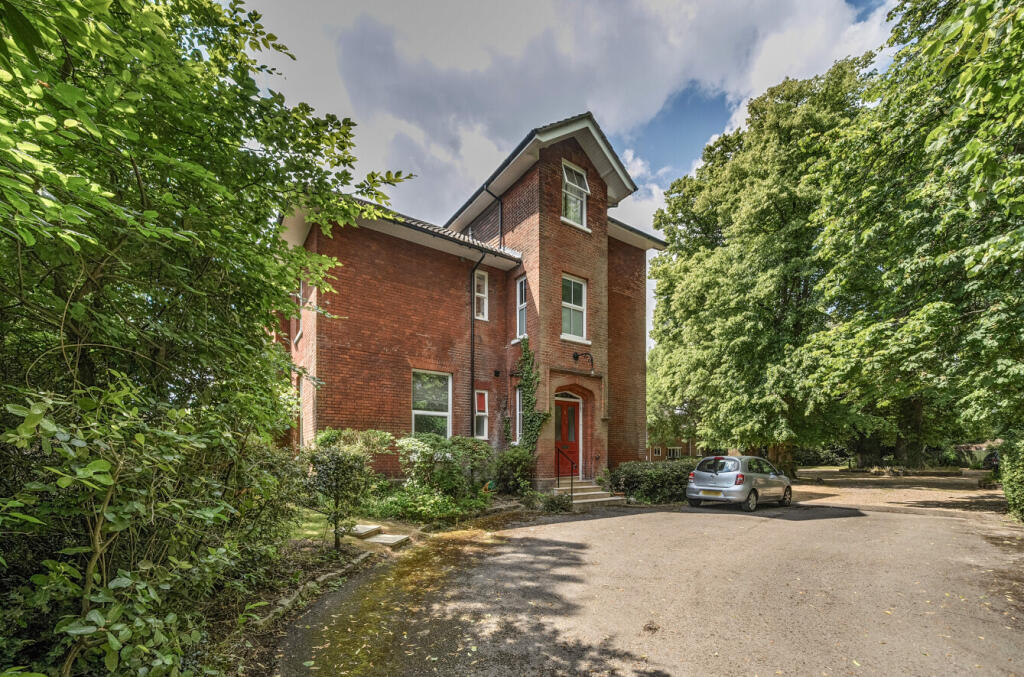 Main image of property: De Grouchy Lane, Highfield, Southampton, Hampshire, SO17