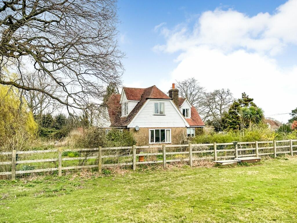 4 bedroom detached house for sale in Mackerel Hill, Peasmarsh, Rye