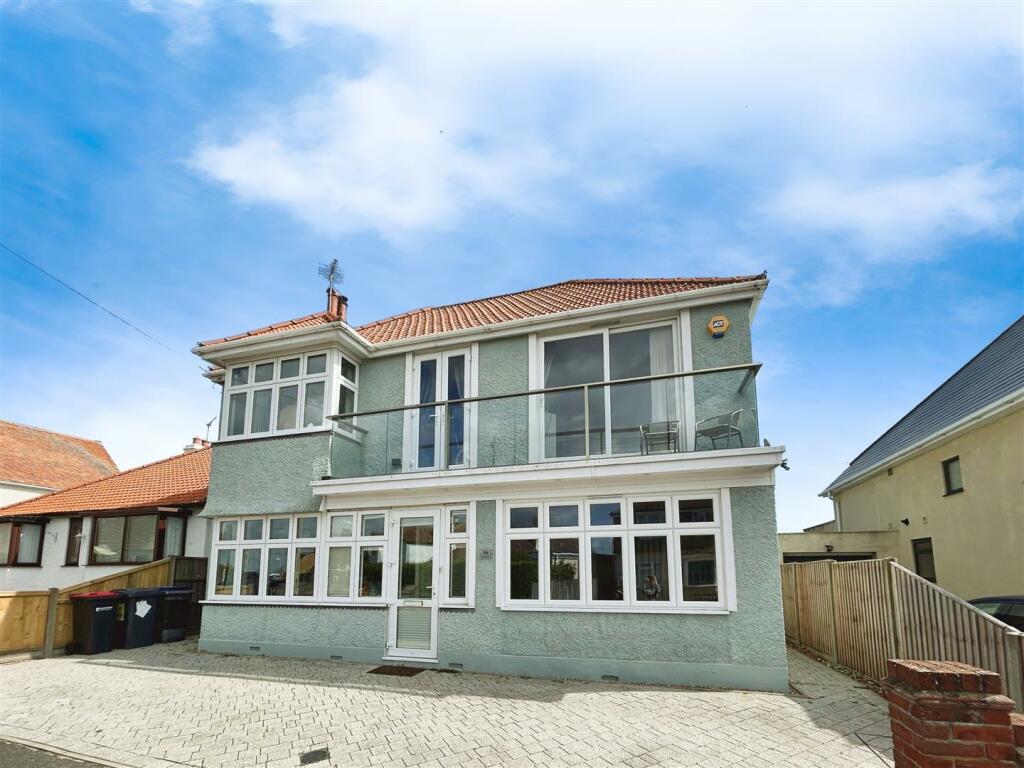 5 bedroom detached house for rent in Grand Drive, Herne Bay, CT6