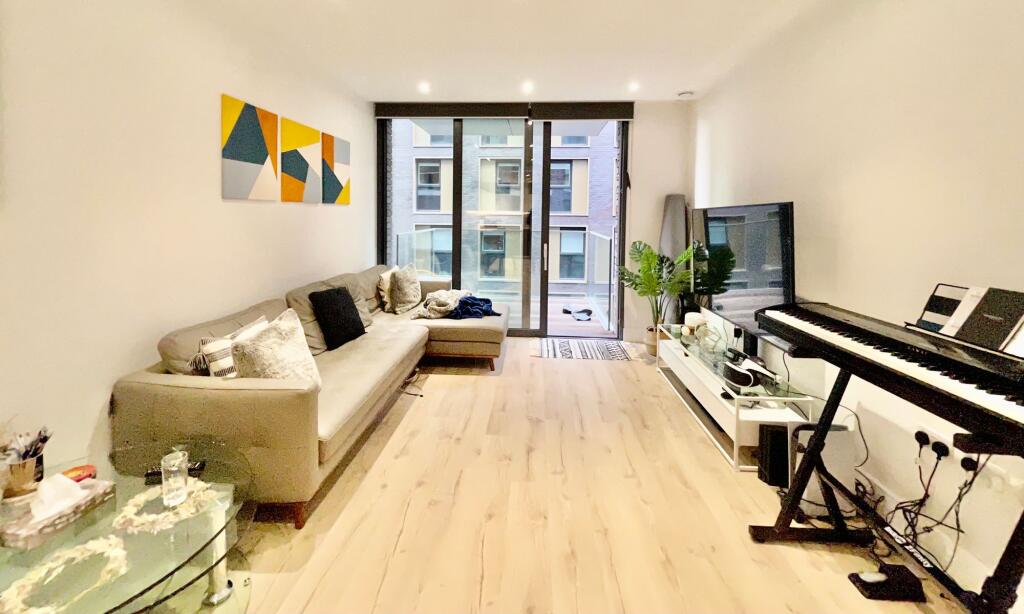 Main image of property: Piazza Walk, Neroli House, E1