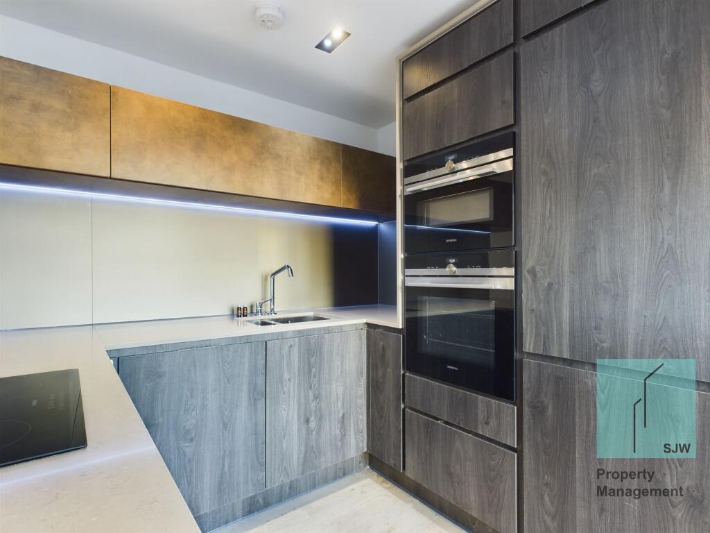 Main image of property: Exchange Gardens, Keybridge Tower, SW8