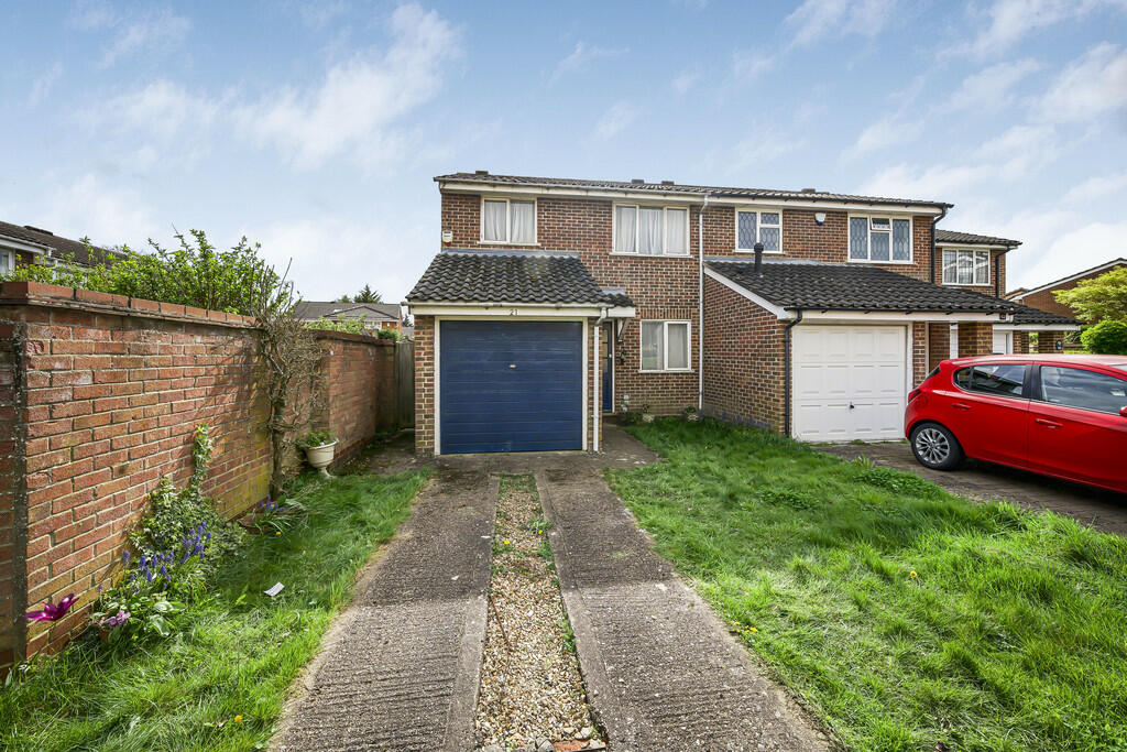 3 bedroom end of terrace house for sale in Melville Close, Ickenham, UB10