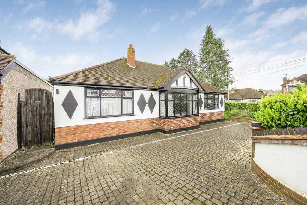 3 bedroom detached bungalow for sale in Collins Drive, Ruislip, HA4