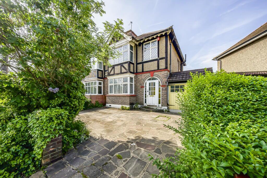 3 bedroom semidetached house for sale in Freemans Lane, Hayes, UB3