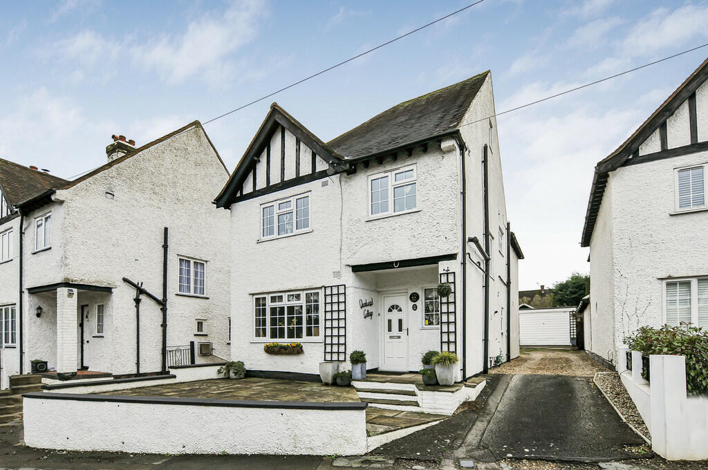 3 bedroom detached house for sale in Rickmansworth Lane, Chalfont St