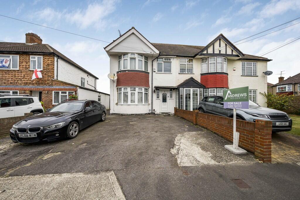 3 bedroom semidetached house for sale in Merton Way, Hillingdon, UB10