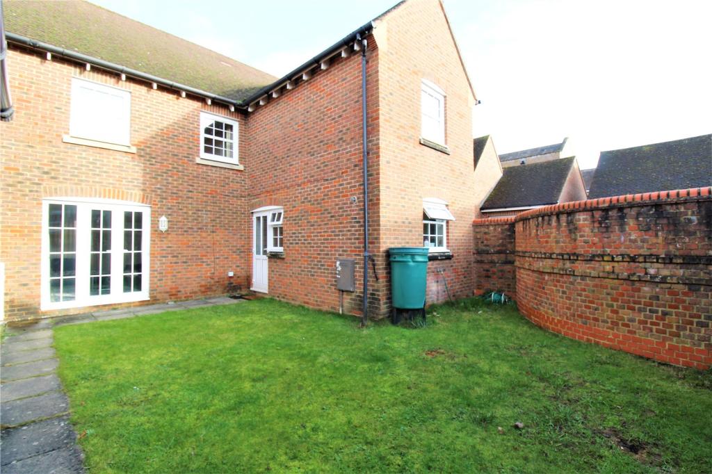 4 bedroom link detached house for sale in Compton Way, Sherfieldon