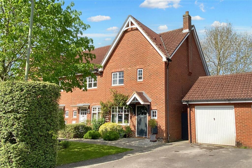 3 bedroom end of terrace house for sale in Queens Road, North