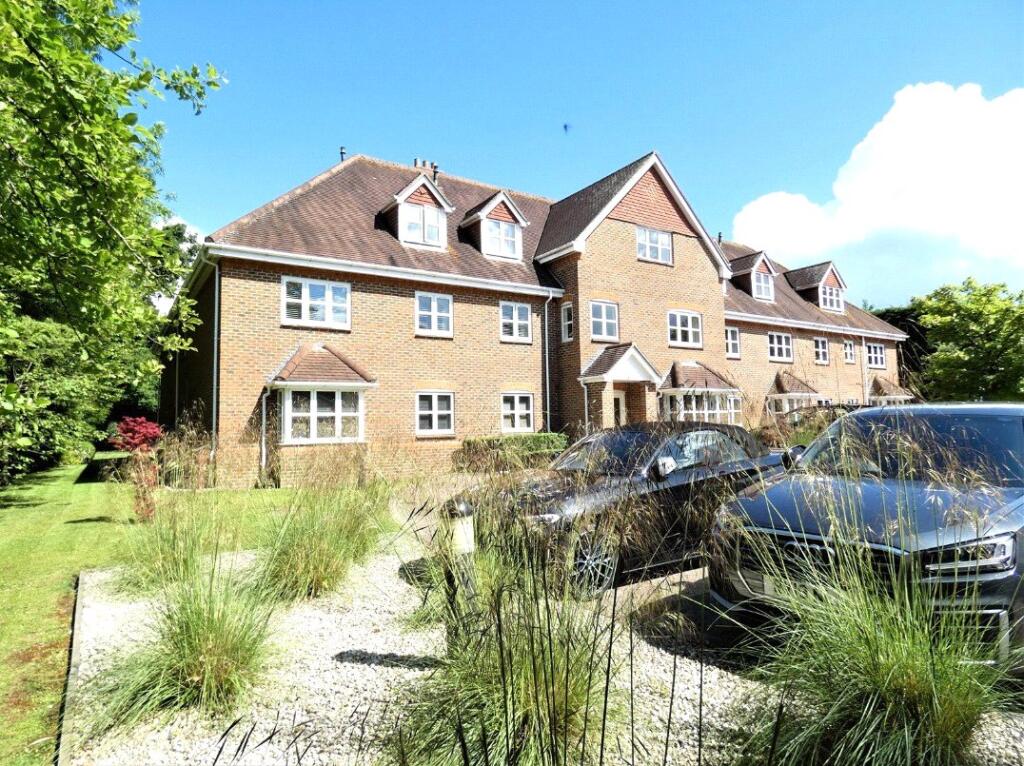 Main image of property: Wessex Grange, Reading Road, Sherfield-on-Loddon, Hook, RG27