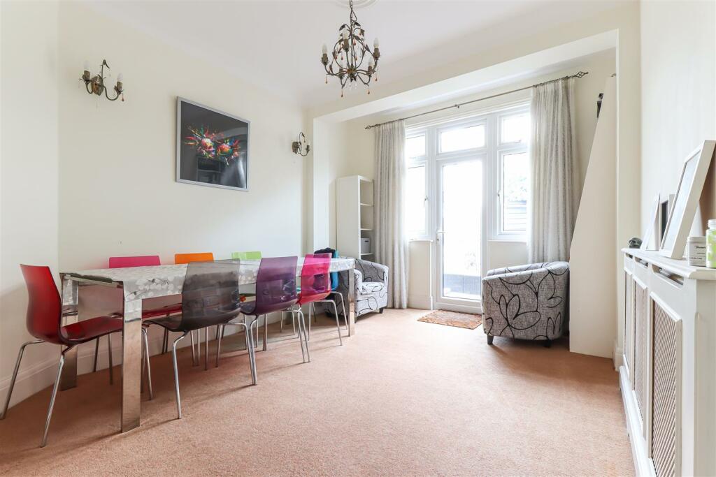 5 bedroom semidetached house for sale in * PARKING AND SEA VIEWS