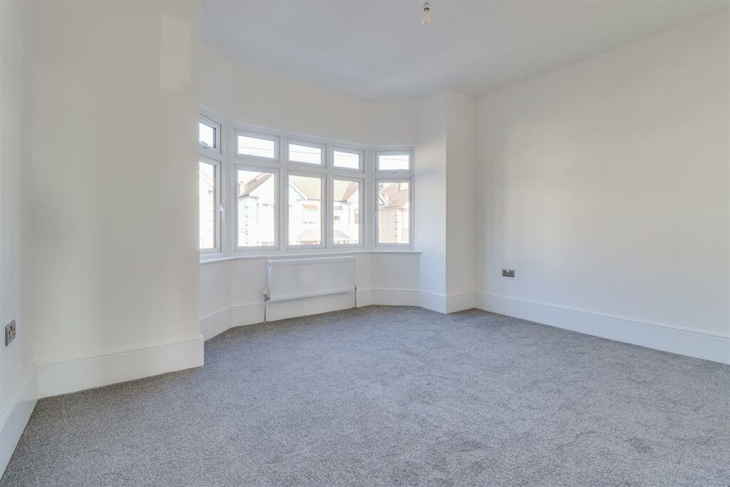 3 bedroom duplex for sale in SEA VIEWS Ambleside Drive, SouthendOnSea