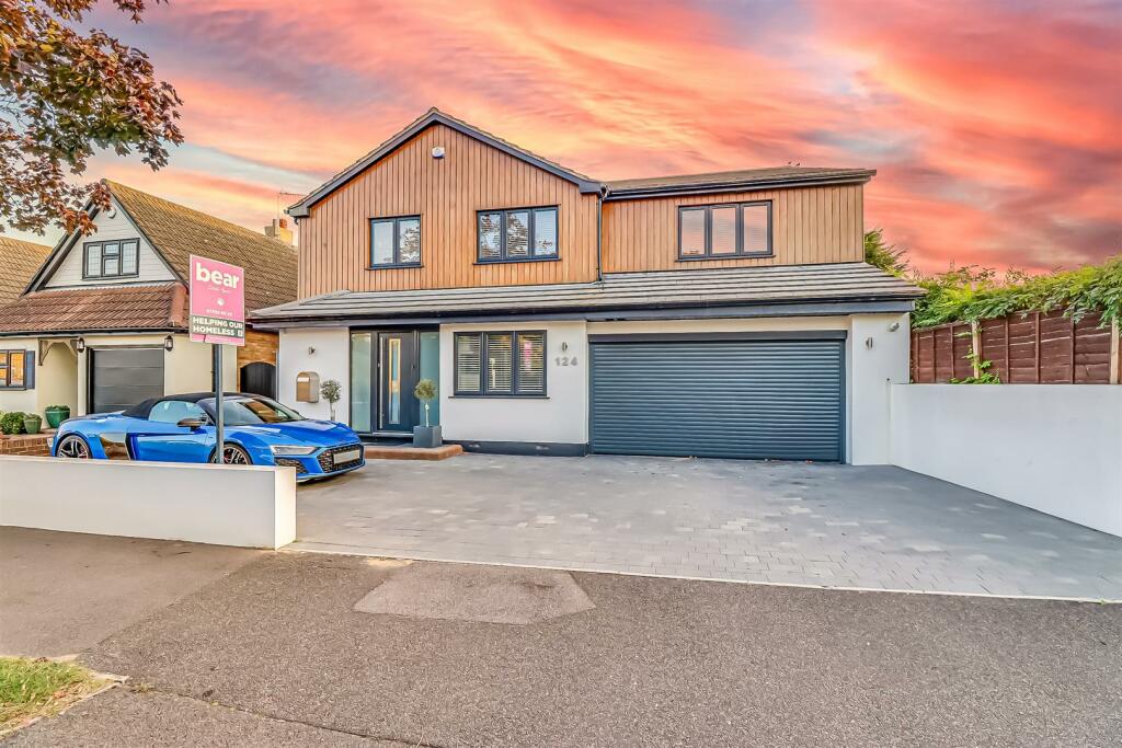 4 bedroom detached house for sale in Scrub Lane, Hadleigh, Essex, SS7