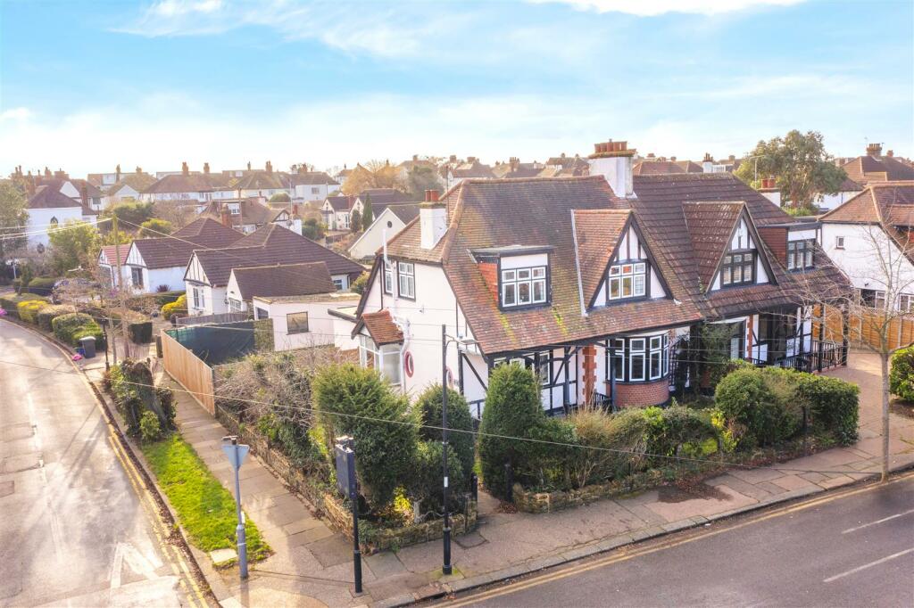 4 bedroom semidetached house for sale in Canvey Road, LeighOnSea, SS9