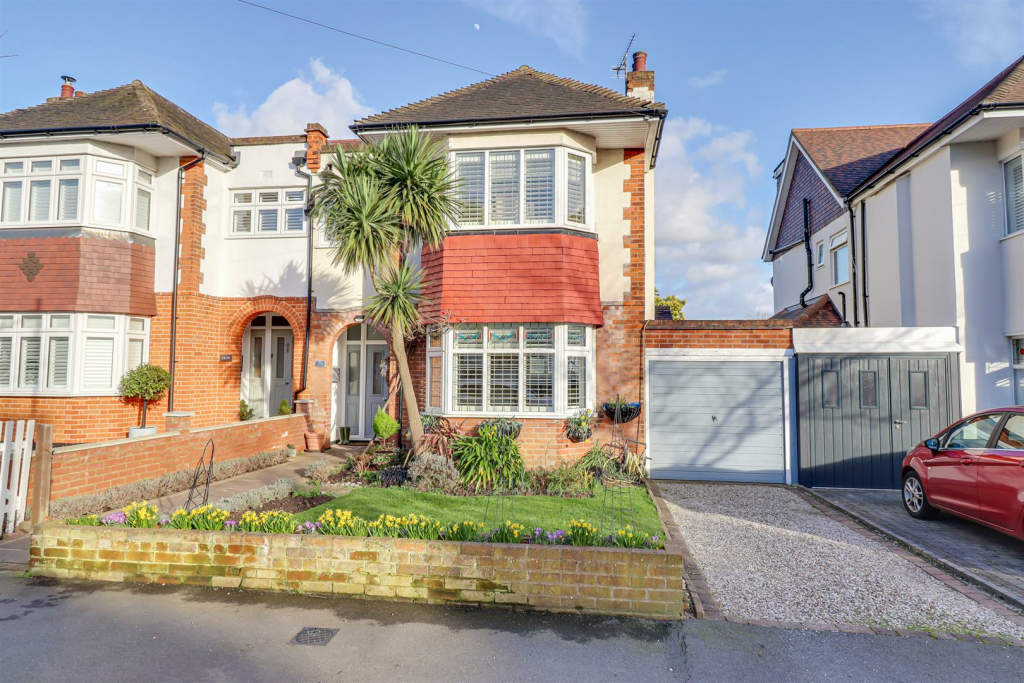 4 bedroom semidetached house for sale in Tattersall Gardens, Leighon