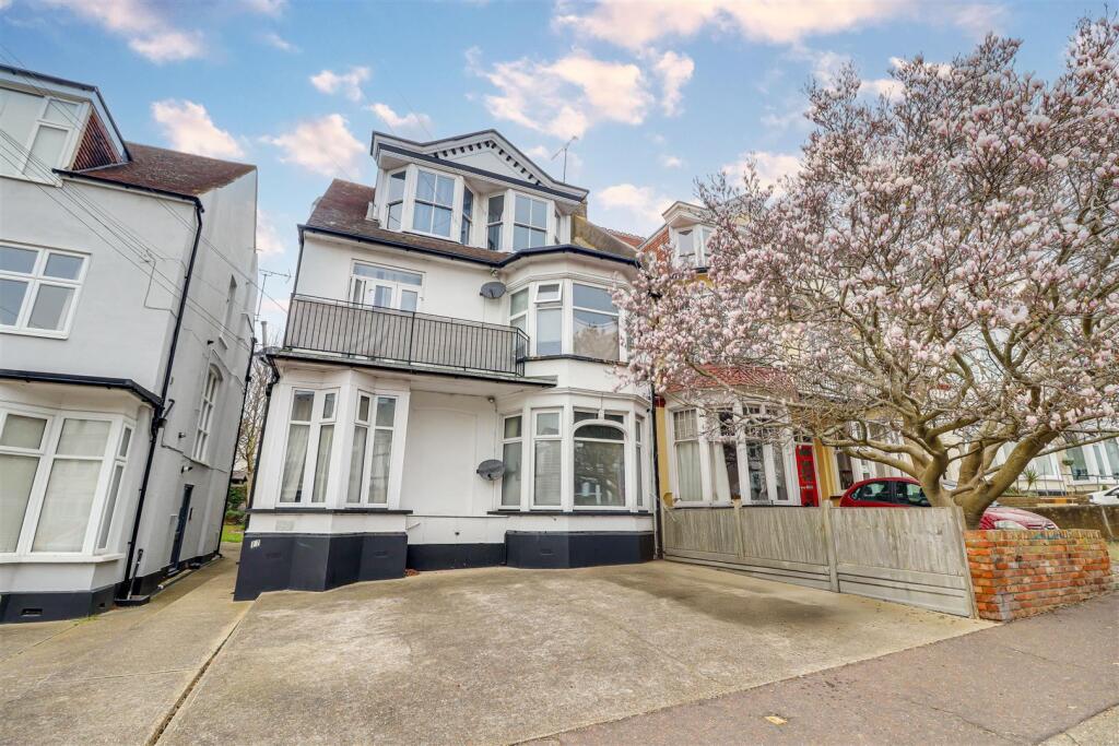 Main image of property: 17 Palmerston Road, Westcliff-On-Sea