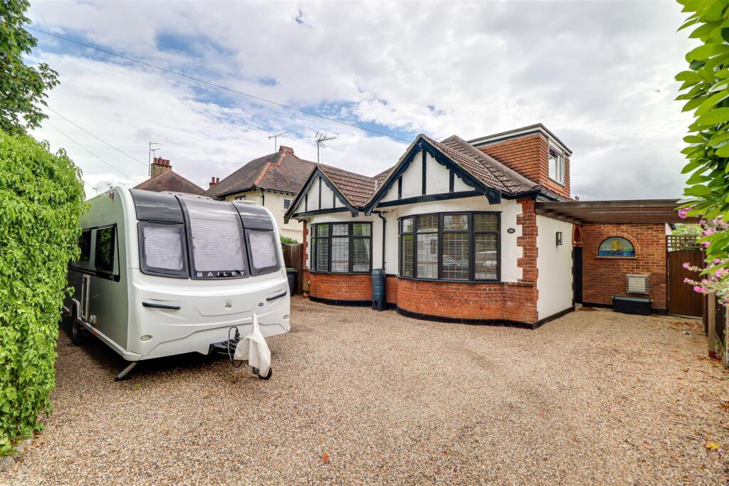 Main image of property: Kenilworth Gardens, Westcliff-On-Sea