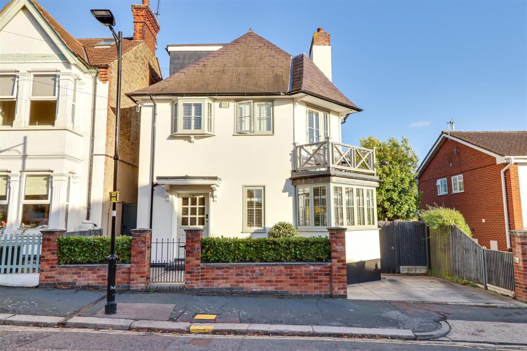 Main image of property: Leigh Cliff Road, Leigh-on-Sea