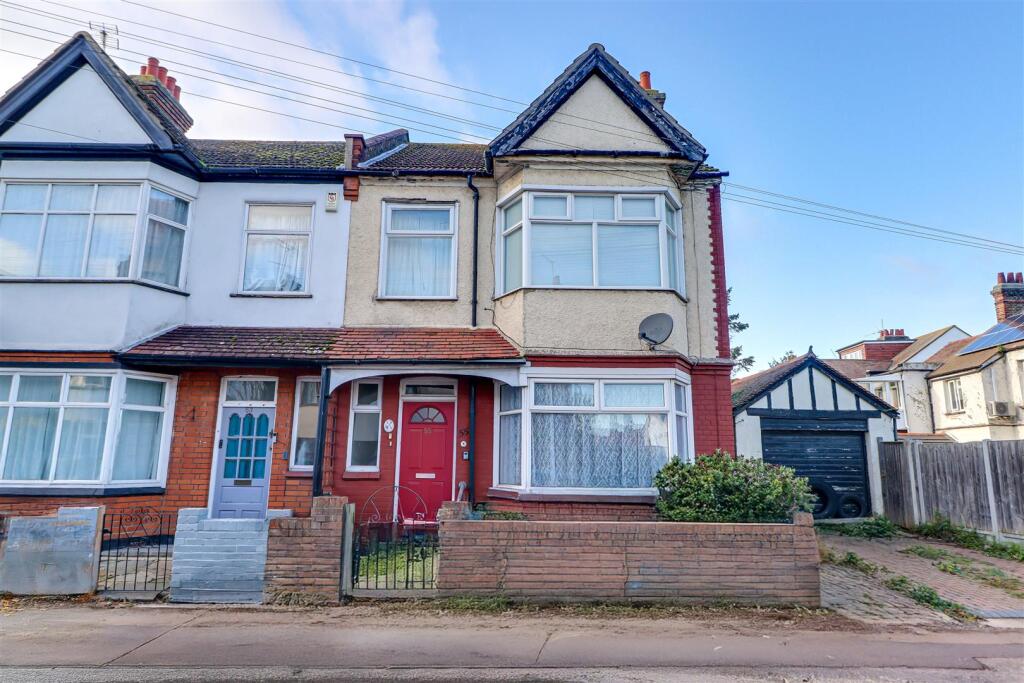 Main image of property: * WEST BACKING REAR GARDEN * Westbourne Grove, Westcliff-on-Sea