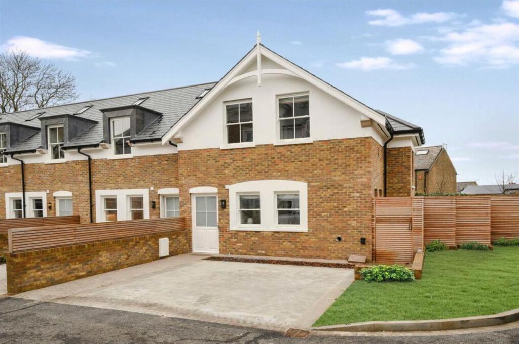 Main image of property: Silver Birches Close, Richmond