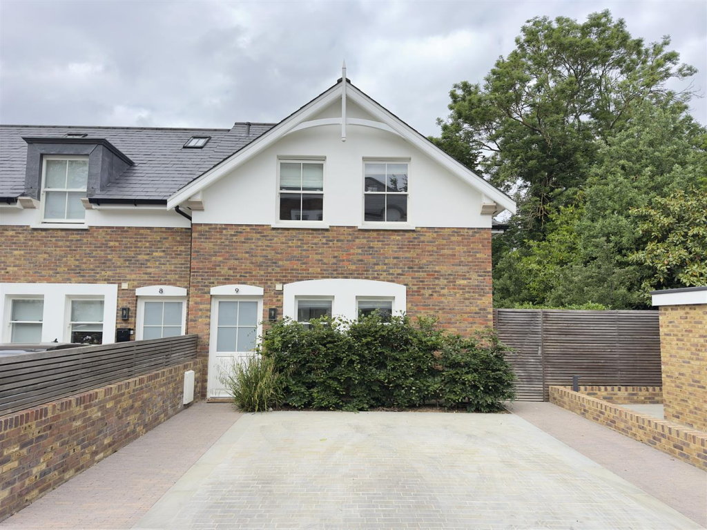 Main image of property: Silver Birches Close, Richmond