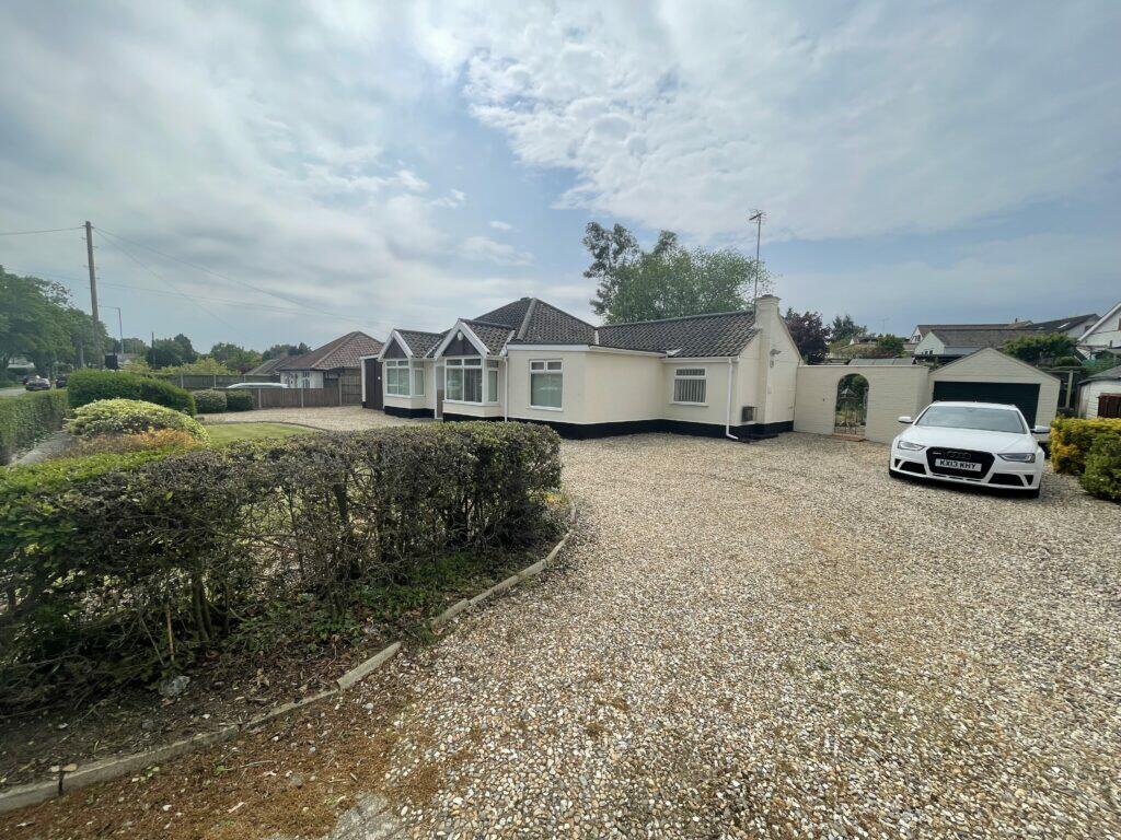 2 bedroom detached bungalow for sale in Norwich Road, New Costessey, NR5