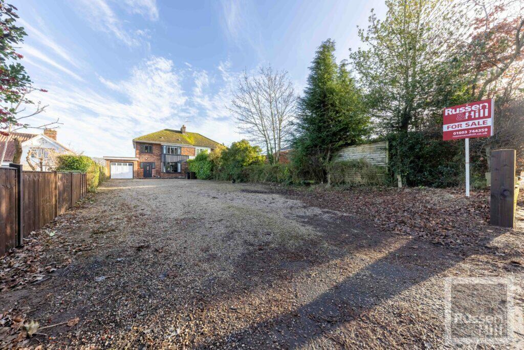 3 bedroom semidetached house for sale in Drayton High Road, Hellesdon, NR6