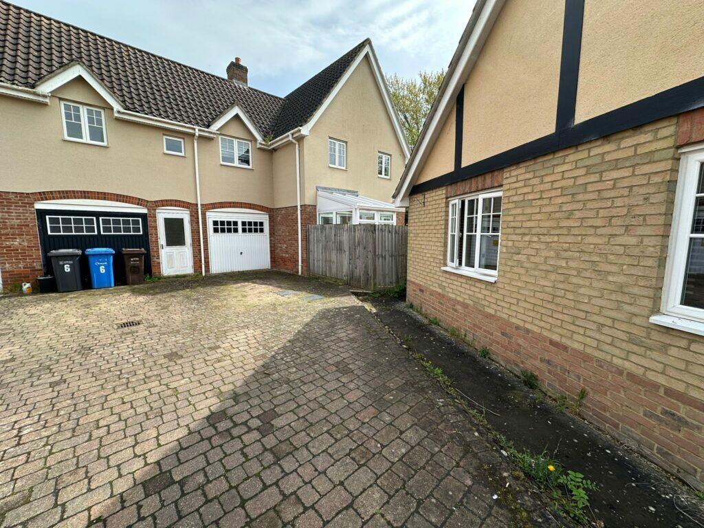 3 bedroom semidetached house for sale in Barnham Close, Chapel Break, NR5