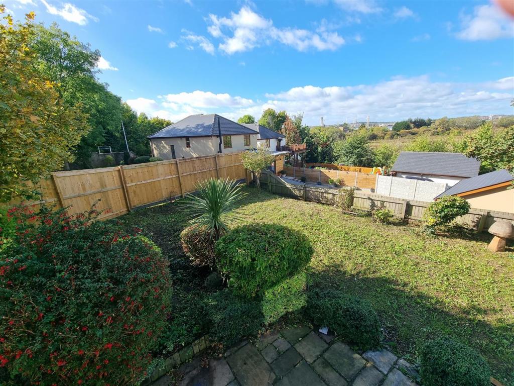 4 bedroom detached house for sale in Cog Road, Sully, Vale of