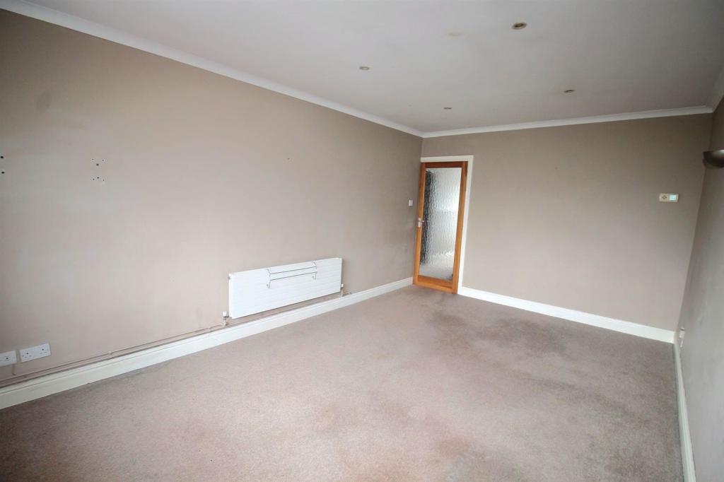 2 bedroom flat for sale in Clarendon Road, Penylan, Cardiff, CF23
