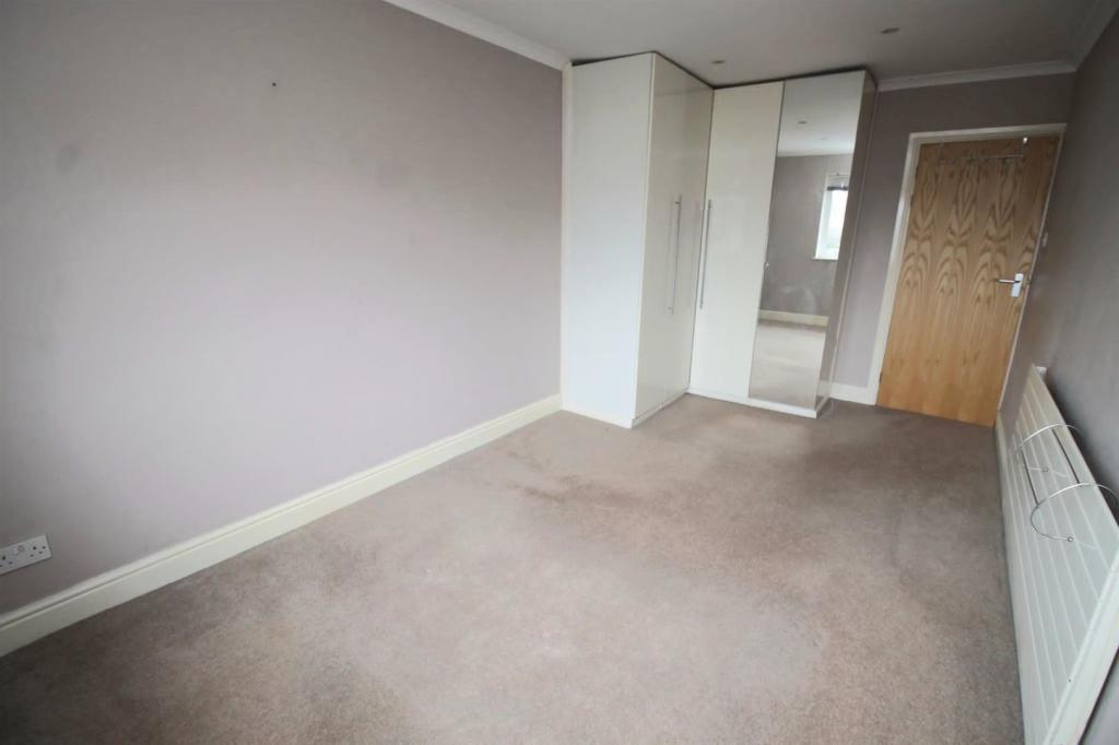 2 bedroom flat for sale in Clarendon Road, Penylan, Cardiff, CF23