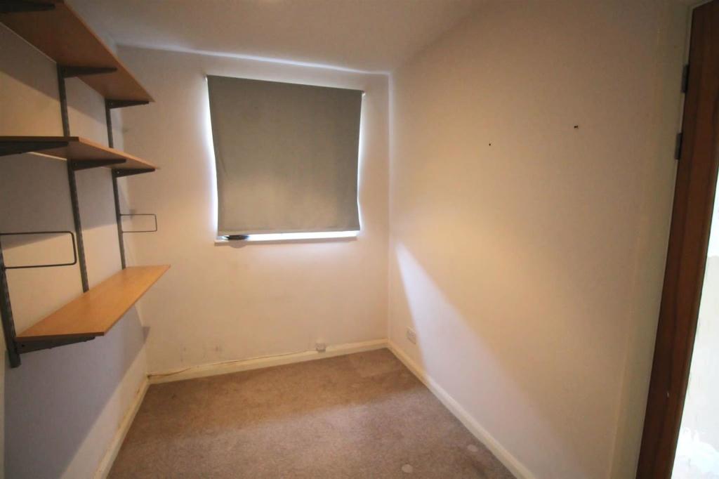 2 bedroom flat for sale in Clarendon Road, Penylan, Cardiff, CF23