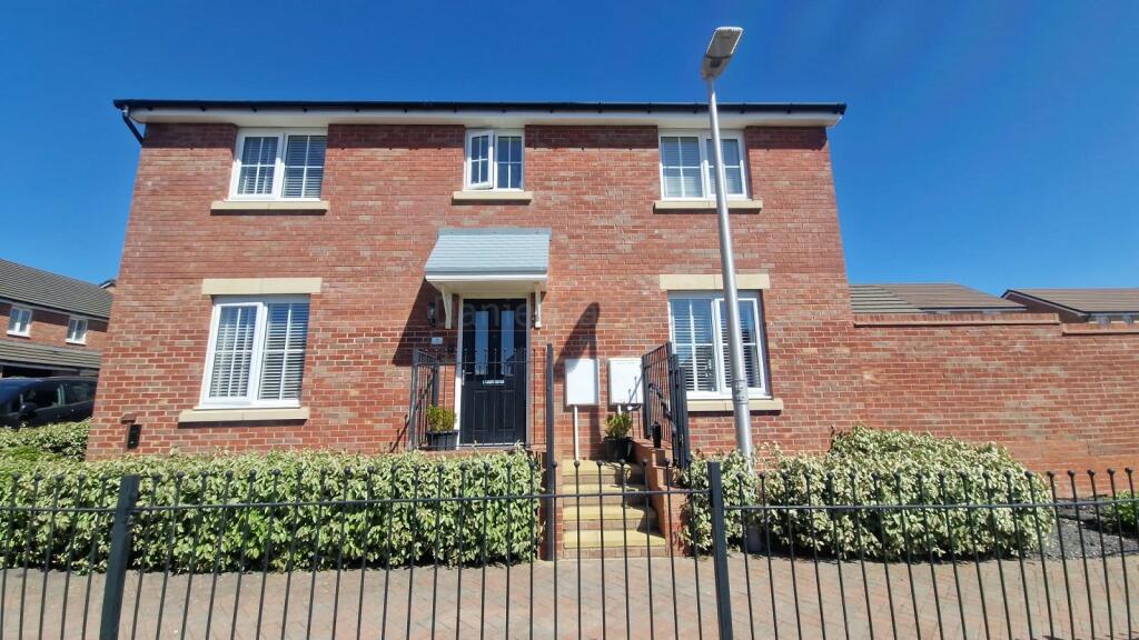 4 bedroom detached house for sale in Greenmeadow Way, Rhoose, Barry