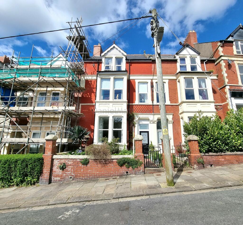 5 bedroom terraced house