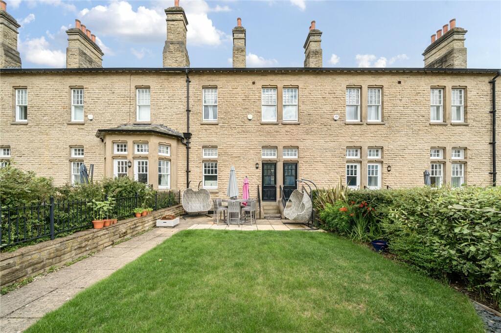 5 bedroom town house for sale in 4 Grassington Mews, Clifford Drive, Menston, Ilkley, West Yorkshire, LS29