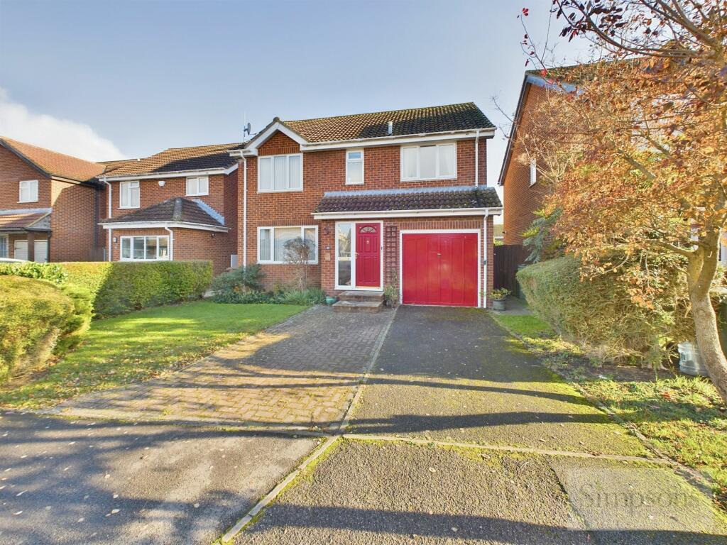 4 bedroom detached house for sale in Blenheim Gardens, Grove, OX12