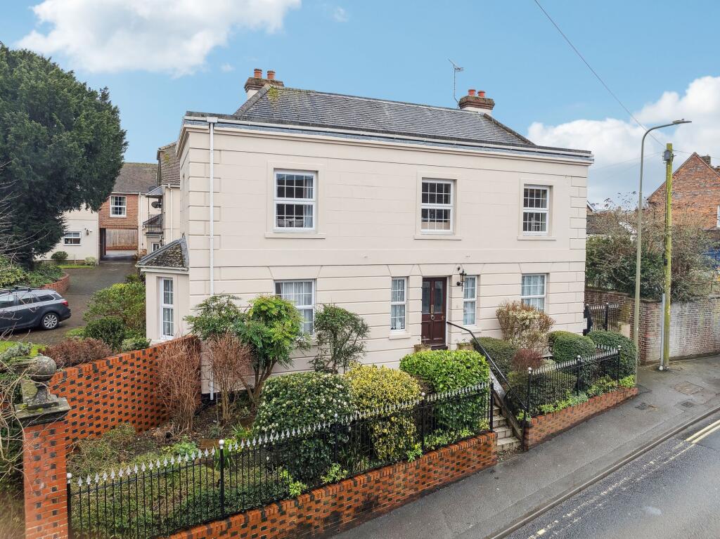 Main image of property: Wallingford Street, Wantage, OX12