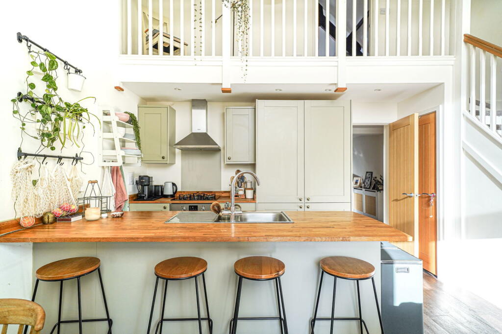 Main image of property: Solihull, B91 2GH