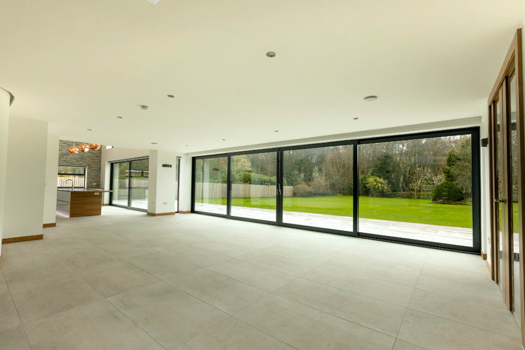 3 bedroom detached house for sale in Clara Drive, Leeds, West Yorkshire