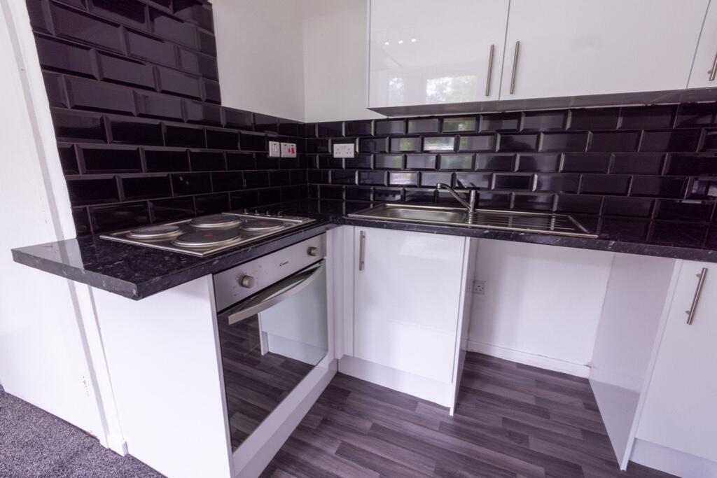 3 bedroom terraced house for sale in Roundhay Road, Leeds, West