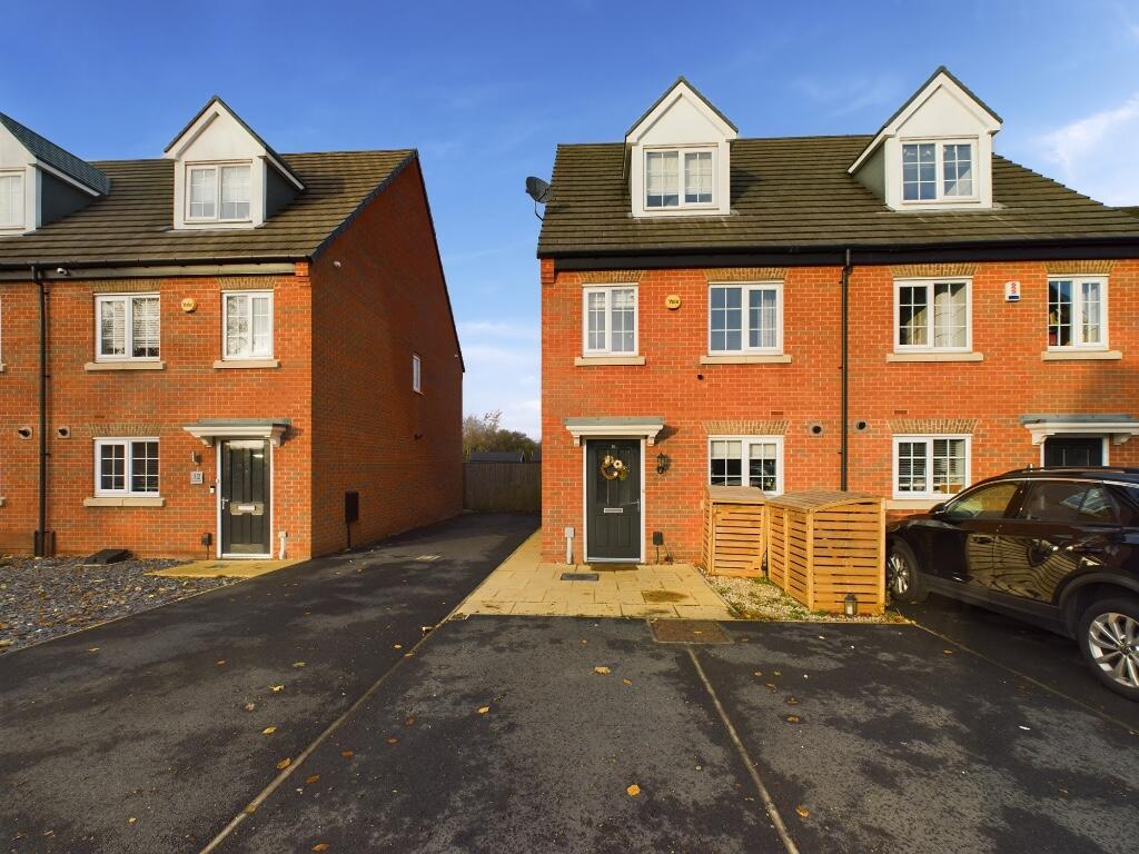 3 bedroom semidetached house for sale in Crigglestone Way, WF4