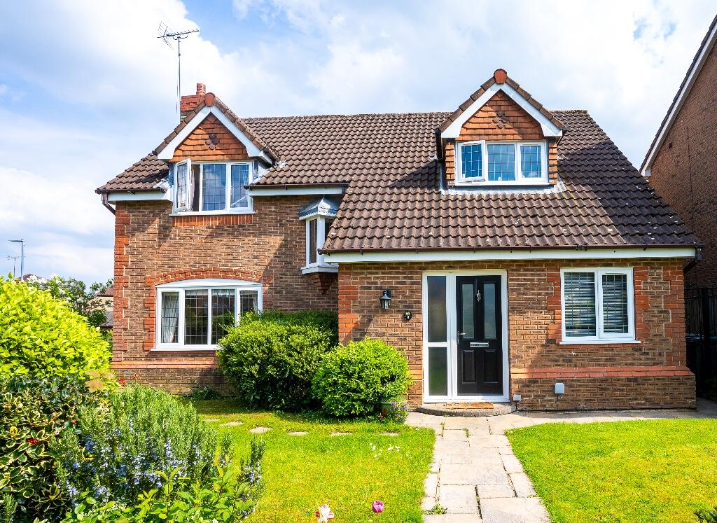 4 bedroom detached house for sale in Wike Ridge Avenue, Leeds, West