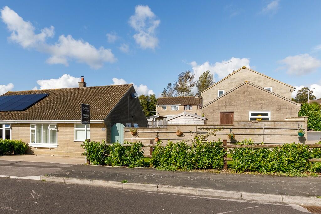 2 bedroom semidetached bungalow for sale in Tything Way, Wincanton