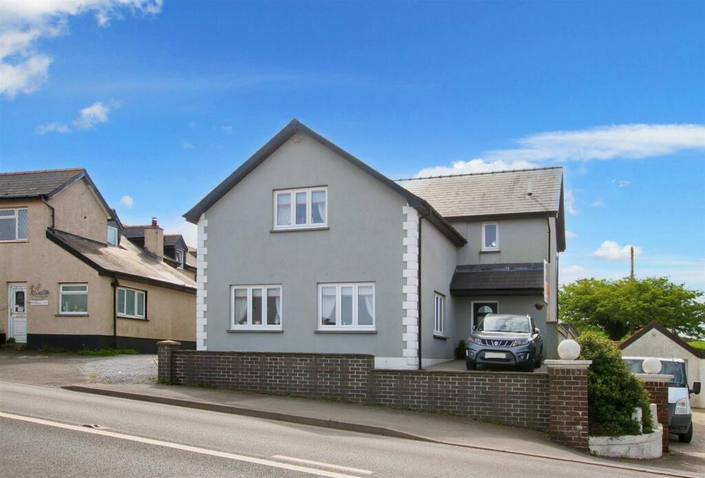3 bedroom detached house for sale in Penparc, Cardigan, SA43