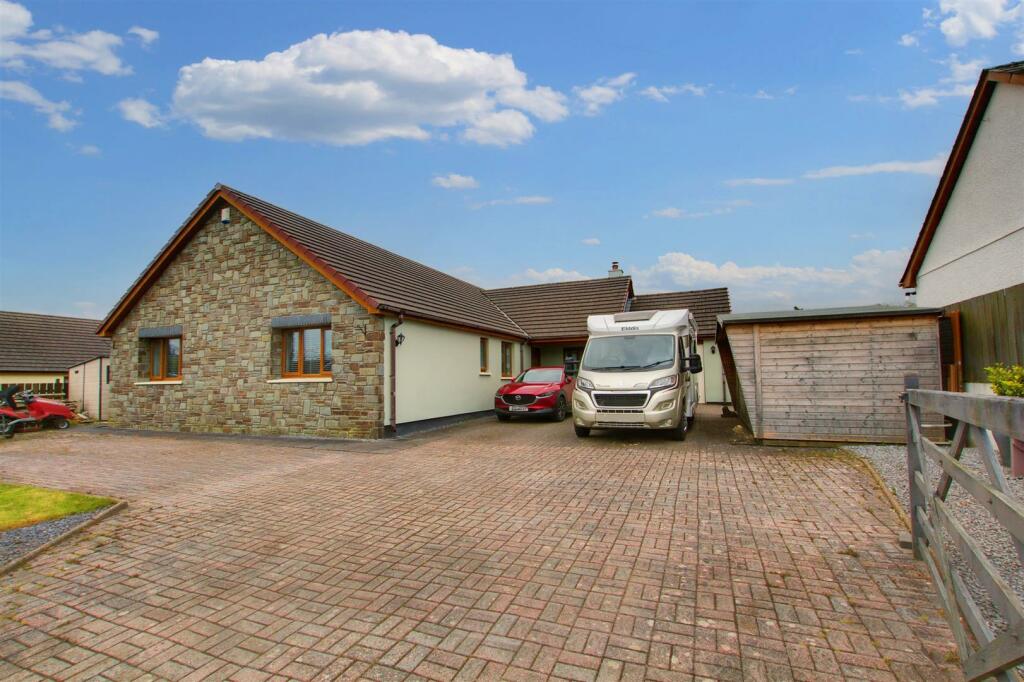 4 bedroom detached bungalow for sale in PentreCwrt, Llandysul, SA44