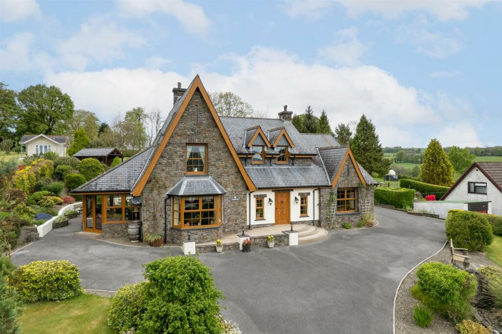 4 bedroom detached house for sale in Llanwnnen, Lampeter, SA48