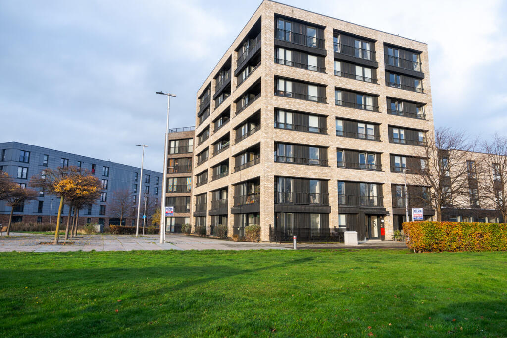 Main image of property: 5 14 Waterfront Avenue, Edinburgh, EH5