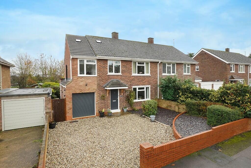 4 bedroom semidetached house for sale in Mallard Hill Bedford MK41