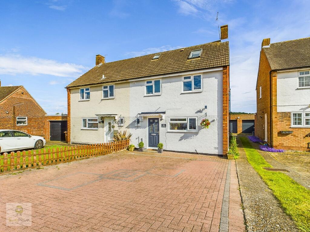 4 bedroom semidetached house for sale in Downsview, Chatham, ME5